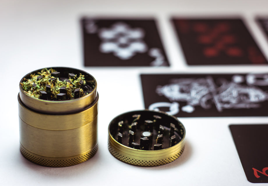 Best Practices When Cleaning Your Grinder | blog | puff.co.za