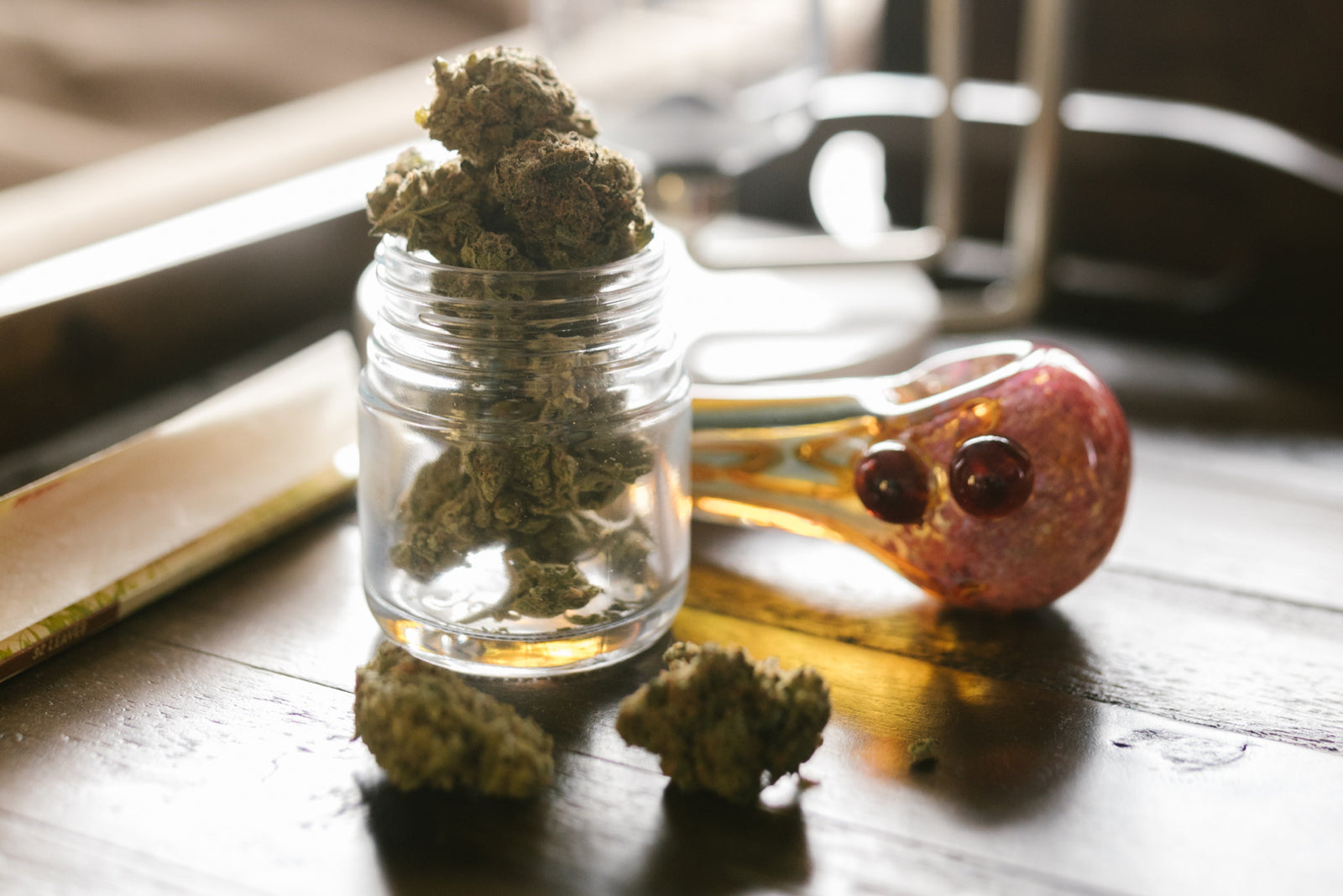 How Much Weed Fits in a Pipe? | blog | puff.co.za