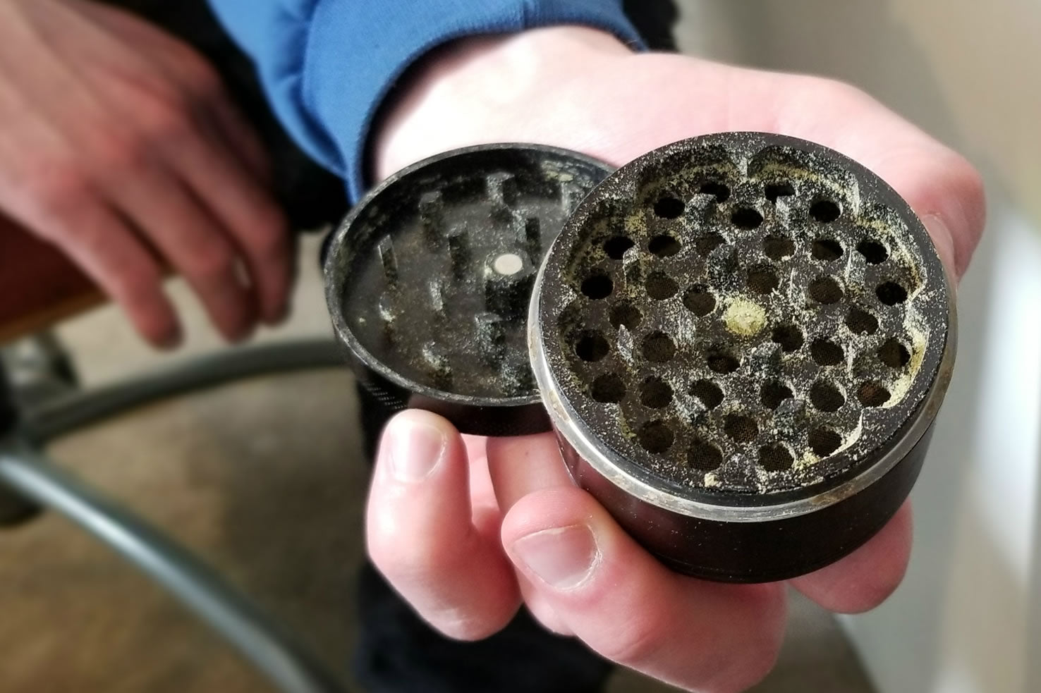 clean weed grinder